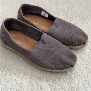 TOMS GREY SUEDE FLATS